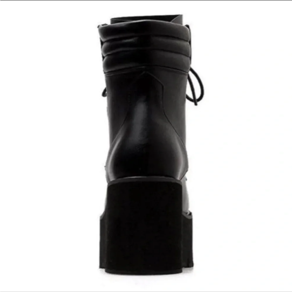 Goth platform combat boots black 5.5